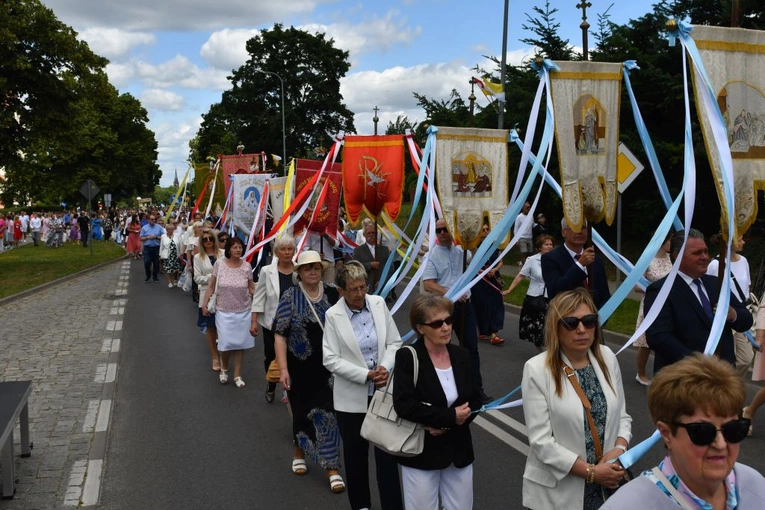 Procesja Bożego Ciała na ulicach Świebodzina