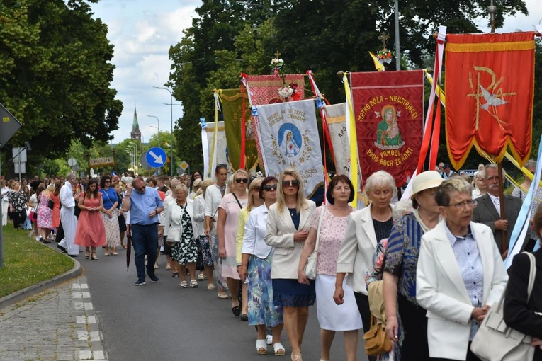 Procesja Bożego Ciała na ulicach Świebodzina