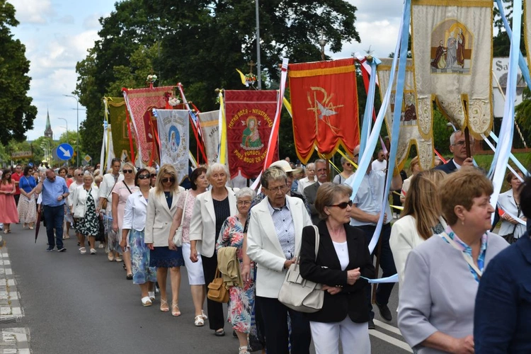 Procesja Bożego Ciała na ulicach Świebodzina