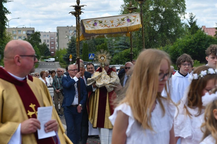 Procesja Bożego Ciała na ulicach Świebodzina