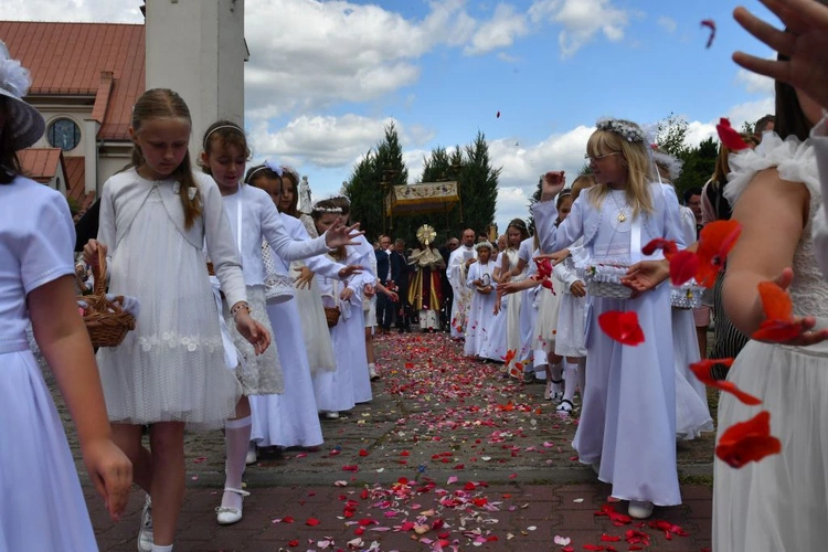 Procesja Bożego Ciała na ulicach Świebodzina