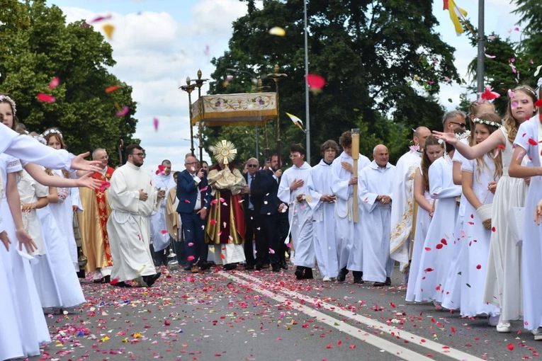 Procesja Bożego Ciała na ulicach Świebodzina