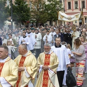 Boże Ciało. Procesja do czterech ołtarzy