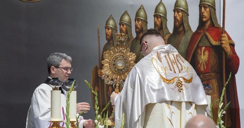 Boże Ciało. Ołtarz na placu Piłsudskiego