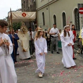 Bp Oder: W świecie, który karmi niepokojem, Eucharystia mówi: "Nie bój się, bo Jezus żyje"