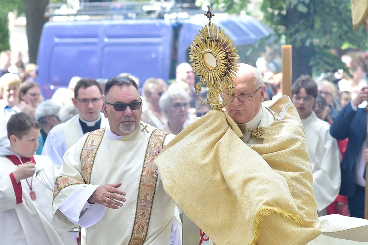 Olsztyn. Centralna procesja Bożego Ciała