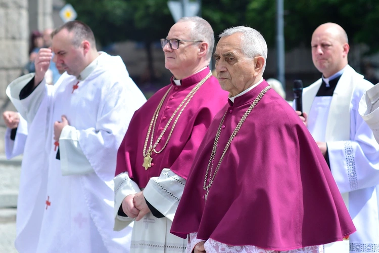 Olsztyn. Centralna procesja Bożego Ciała