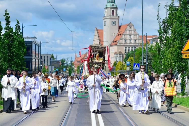Olsztyn. Centralna procesja Bożego Ciała