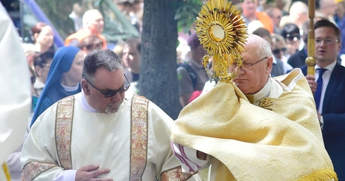 Olsztyn. Centralna procesja Bożego Ciała