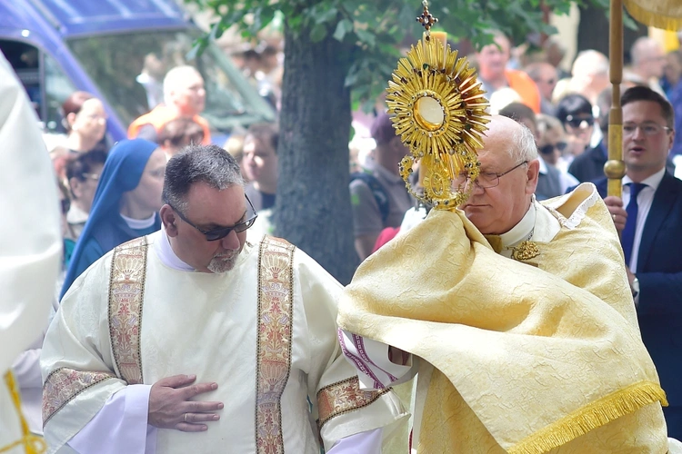 Olsztyn. Centralna procesja Bożego Ciała