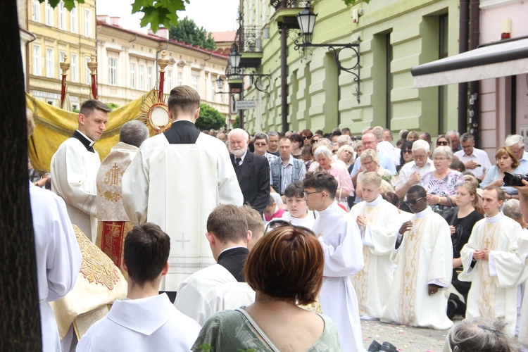 Boże Ciało w tarnowskiej katedrze - procesja