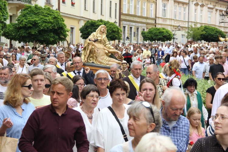 Boże Ciało w tarnowskiej katedrze - procesja