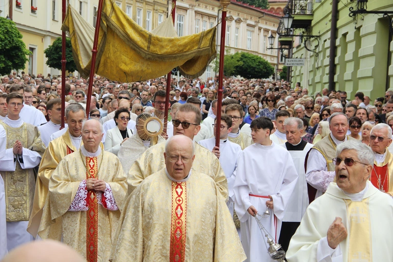 Boże Ciało w tarnowskiej katedrze - procesja