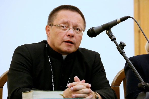 Komisja ds. zbadania nadużyć i zmiana języka dotyczącego migrantów - list pasterski kard. Rysia (pełny tekst)
