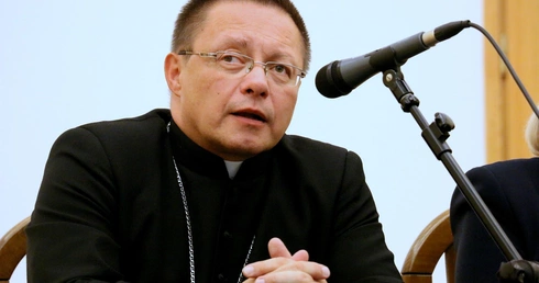 Komisja ds. zbadania nadużyć i zmiana języka dotyczącego migrantów - list pasterski kard. Rysia (pełny tekst)
