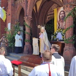 Procesja w centrum Legnicy