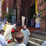 Procesja w centrum Legnicy