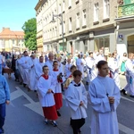 Procesja w centrum Legnicy