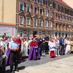 Procesja w centrum Legnicy