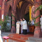 Procesja w centrum Legnicy