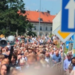 Procesja w centrum Legnicy