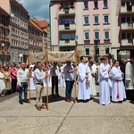 Procesja w centrum Legnicy