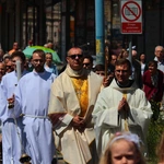 Procesja w centrum Legnicy