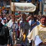 Procesja w centrum Legnicy