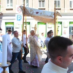 Procesja w centrum Legnicy