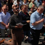 Procesja w centrum Legnicy