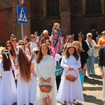 Procesja w centrum Legnicy