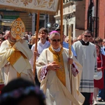 Procesja w centrum Legnicy