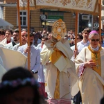 Procesja w centrum Legnicy