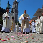 Procesja w centrum Legnicy