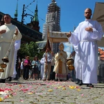 Procesja w centrum Legnicy