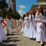 Procesja w centrum Legnicy