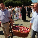 Procesja w centrum Legnicy