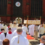 Procesja w centrum Legnicy