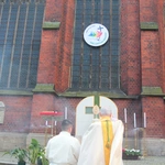 Procesja w centrum Legnicy