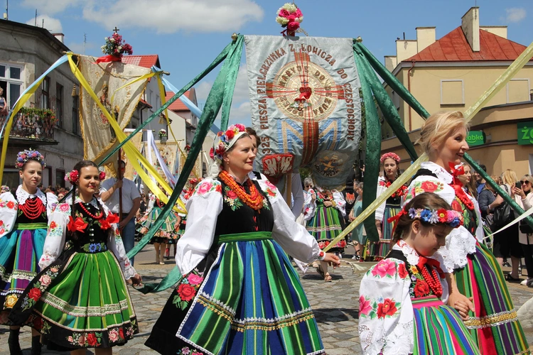 Z nuncjuszem za Jezusem Eucharystycznym