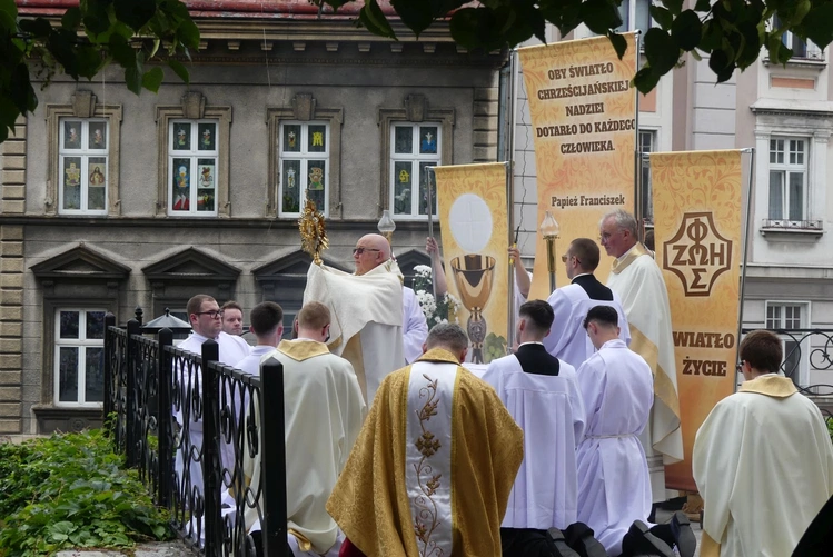 Drugi ołtarz przy Zamku Sułkowskich.