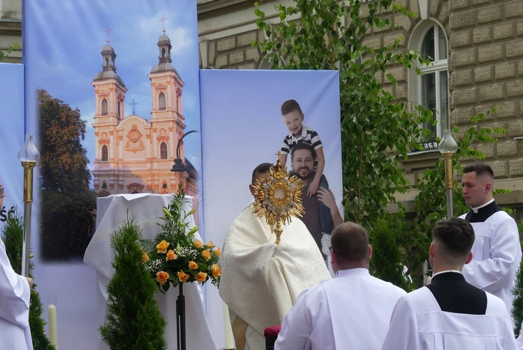 Trzeci ołtarz przy Ratuszu.