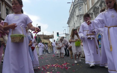 Boże Ciało w Bielsku-Białej. Jezus do końca świata pozostanie z nami w Eucharystii