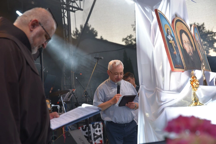 Uwielbienie w Zakliczynie