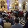 Modliły się za kapłanów