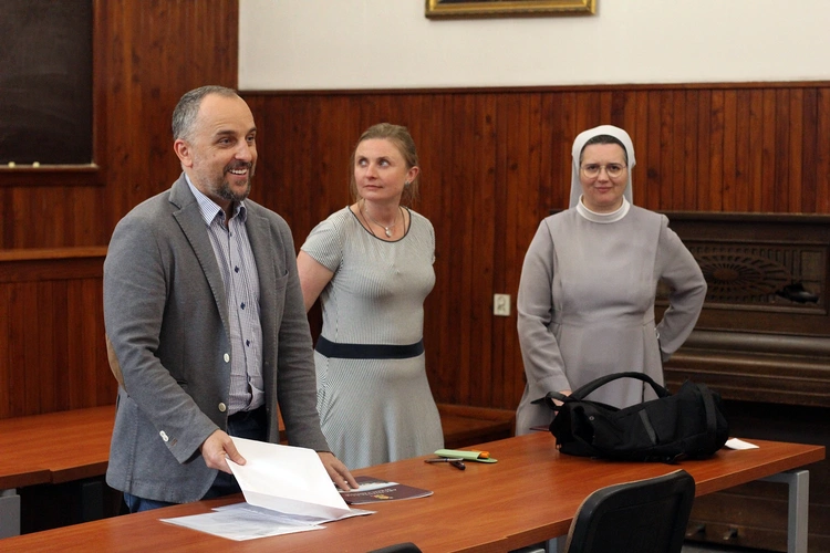 Głosowanie członków komisji synodalnych nad dokumentem roboczym (koniec etapu wiosennego)