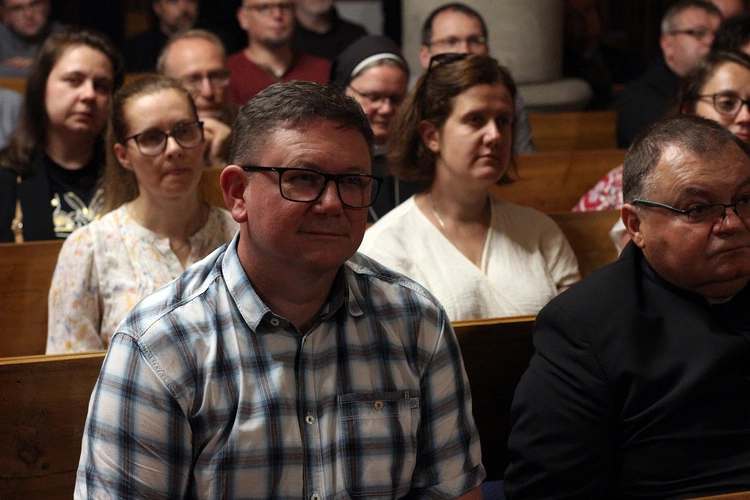 Głosowanie członków komisji synodalnych nad dokumentem roboczym (koniec etapu wiosennego)