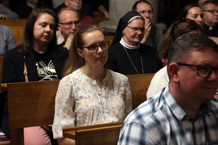 Głosowanie członków komisji synodalnych nad dokumentem roboczym (koniec etapu wiosennego)