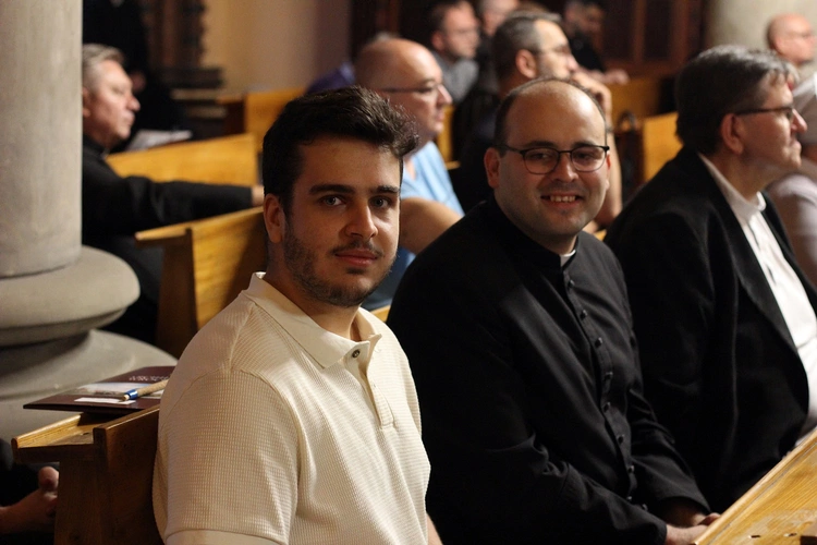 Głosowanie członków komisji synodalnych nad dokumentem roboczym (koniec etapu wiosennego)