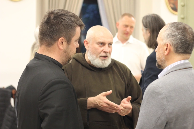 Głosowanie członków komisji synodalnych nad dokumentem roboczym (koniec etapu wiosennego)